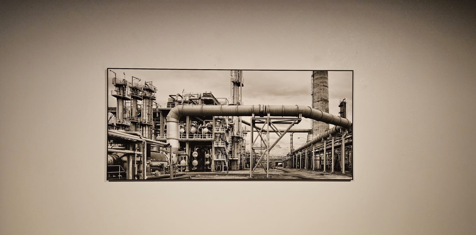 Une exposition sur la raffinerie de Collombey a pris ses quartiers au Théâtre du Crochetan
